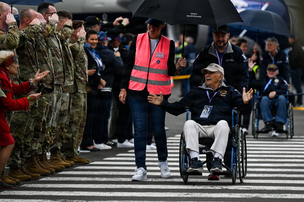 WWII veterans welcomed to Normandy for D-Day commemoration