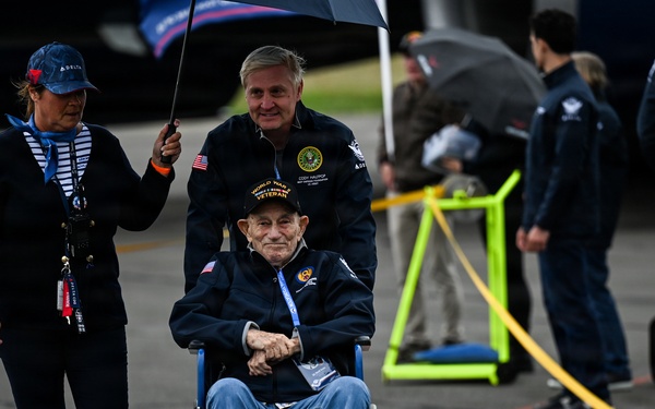 WWII veterans welcomed to Normandy for D-Day commemortaion