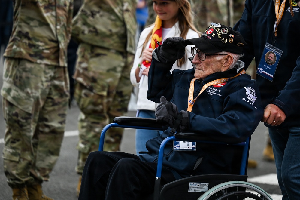 WWII veterans welcomed to Normandy for D-Day commemoration