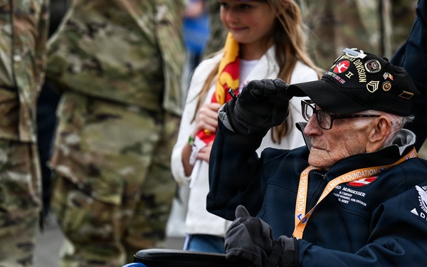 WWII veterans welcomed to Normandy for D-Day commemortaion