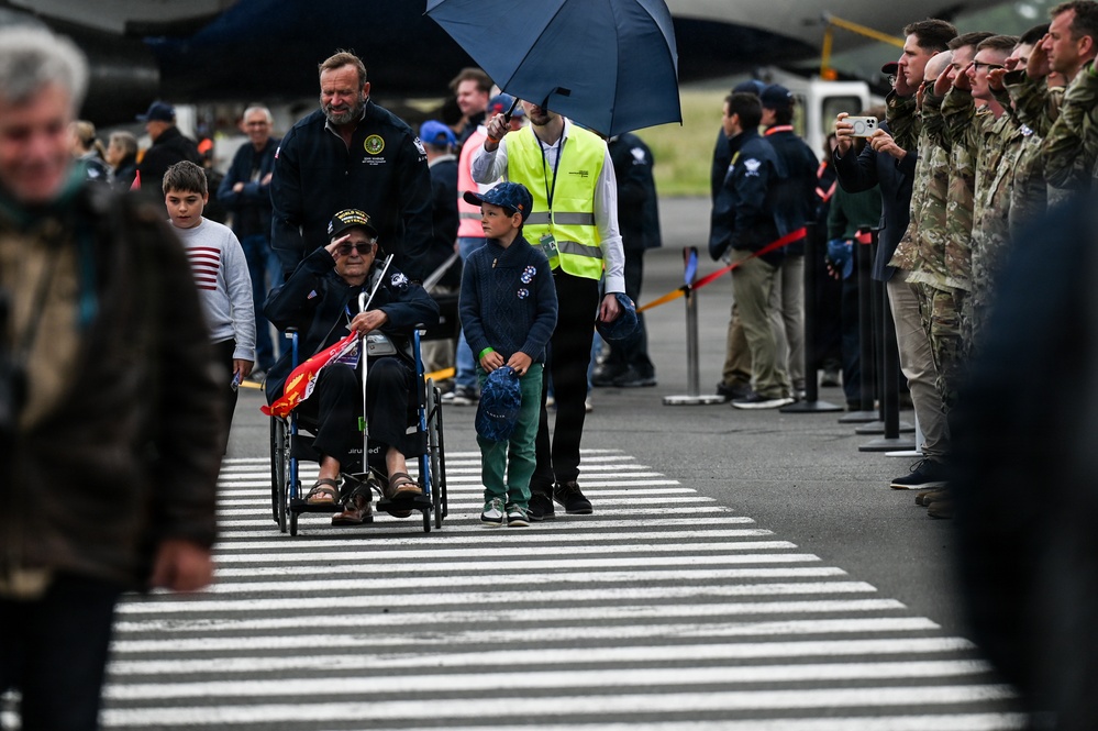 WWII veterans welcomed to Normandy for D-Day commemortaion