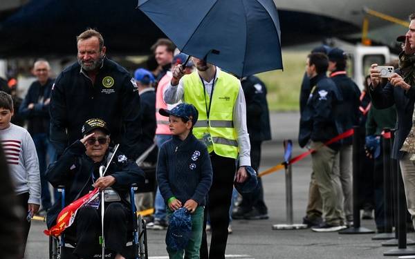 WWII veterans welcomed to Normandy for D-Day commemortaion
