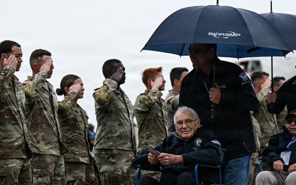 WWII veterans welcomed to Normandy for D-Day commemortaion