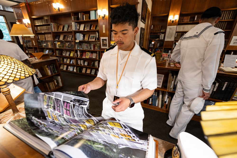 Sailors Visit Iconic Portland Landmarks During Fleet Week 2026