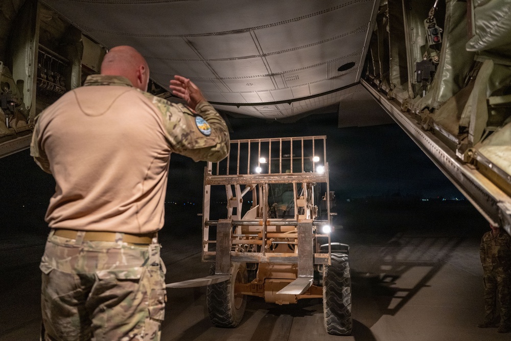 C-130 crew hauls cargo in the Middle East