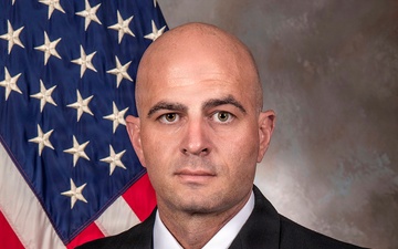 Navy Lt. j.g. Drew Murray Wins 2025 MHS Nursing Leadership Excellence Award