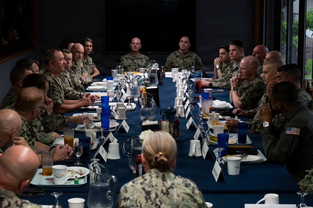 CNO and MCPON engage with leaders at Submarine Group Nine