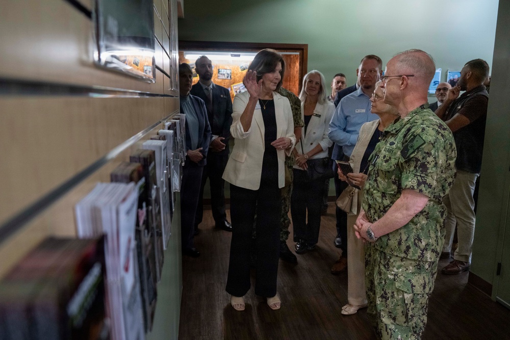 CNO and MCPON participate in Warrior Eatery reopening