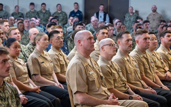 CNO and MCPON conduct all-hands call on Naval Base Kitsap-Bangor
