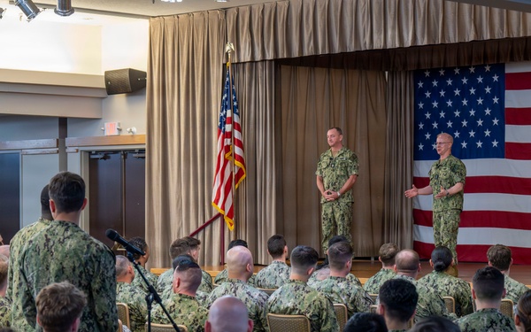 CNO and MCPON conduct all-hands call on Naval Base Kitsap-Bangor