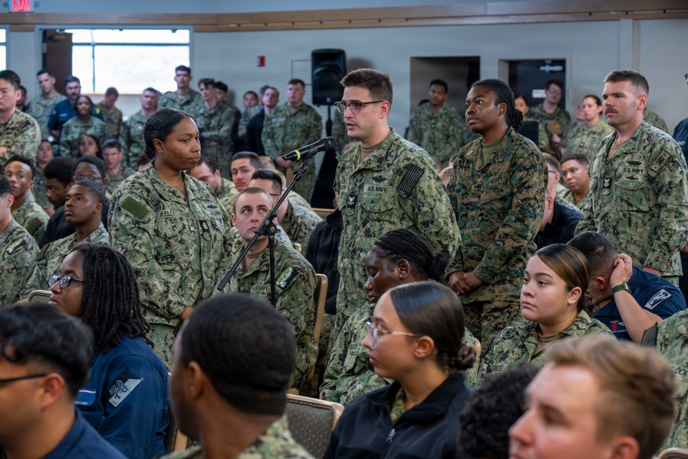 CNO and MCPON conduct all-hands call on Naval Base Kitsap-Bangor