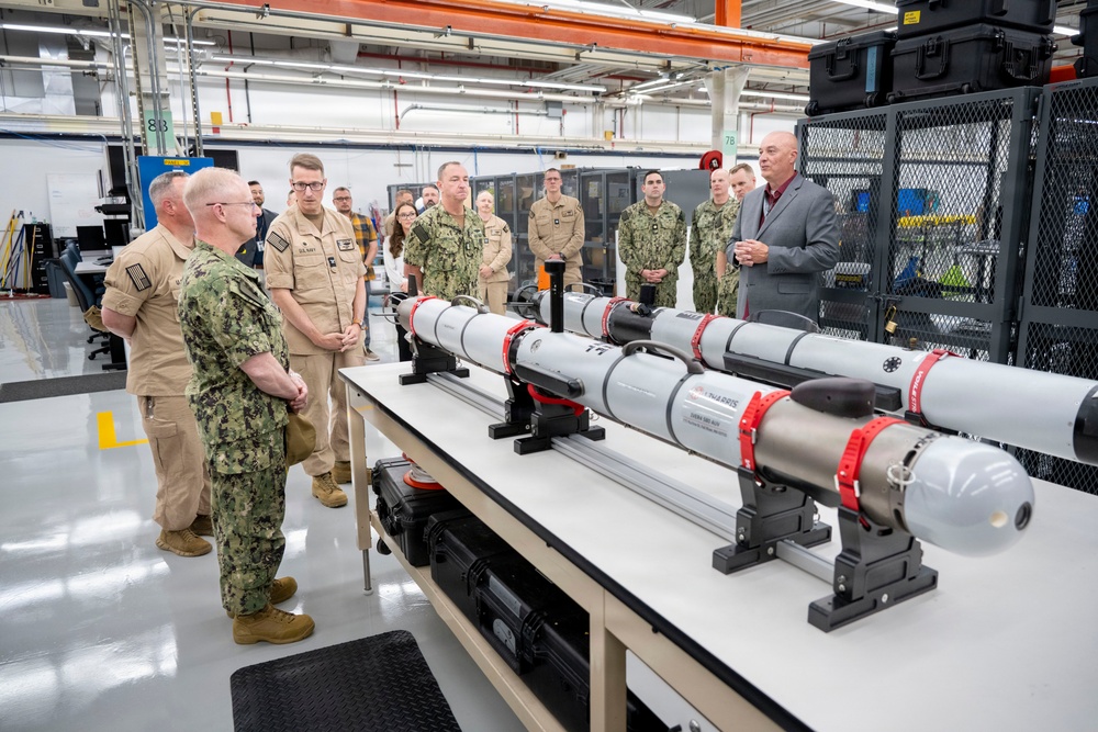 CNO and MCPON tour Unmanned Undersea Vehicles Group One