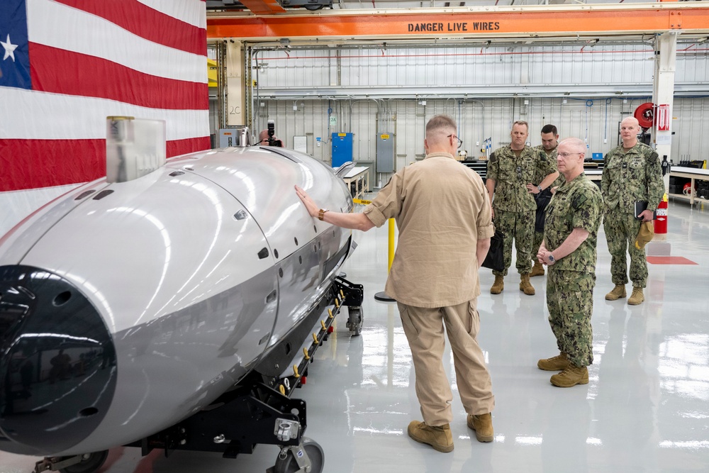 CNO and MCPON tour Unmanned Undersea Vehicles Group One