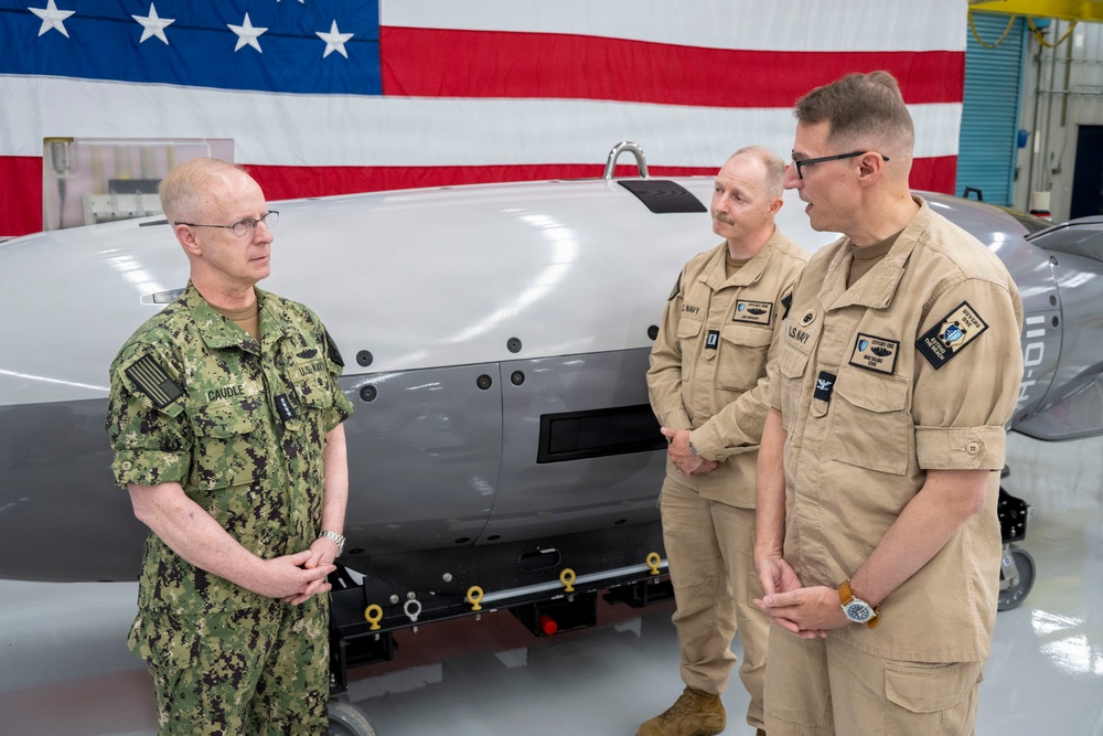 CNO and MCPON tour Unmanned Undersea Vehicles Group One
