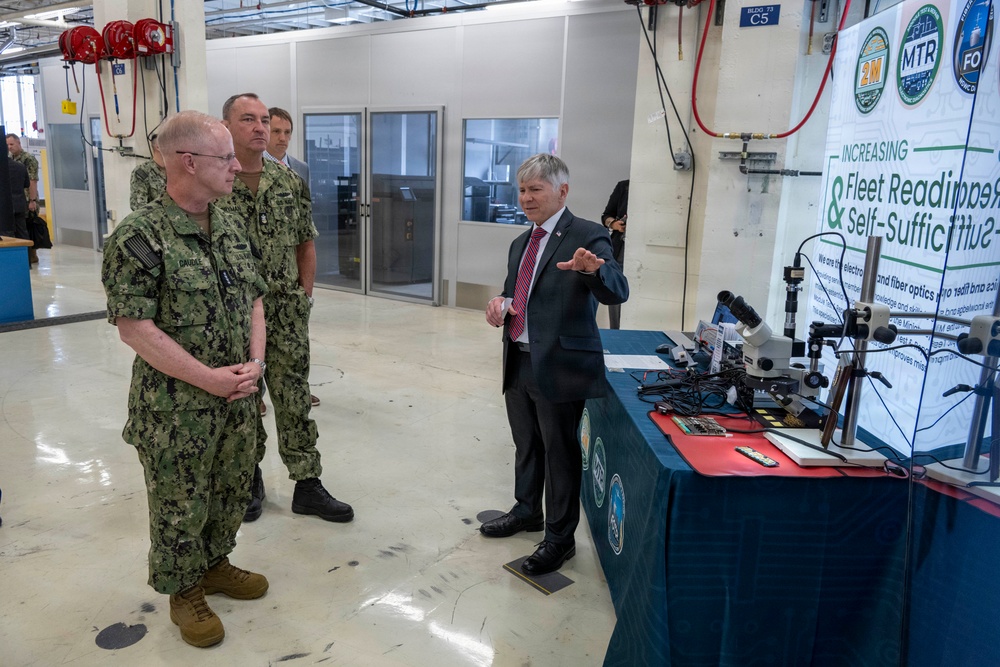 CNO and MCPON visit Naval Undersea Warfare Center Division, Keyport