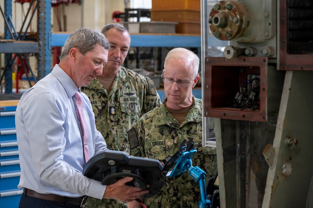 CNO and MCPON visit Naval Undersea Warfare Center Division, Keyport