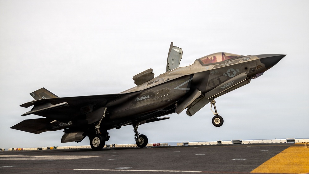 11th MEU Marines, Sailors Conduct Flight Operations Aboard USS Boxer