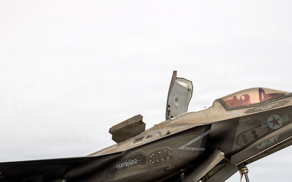 11th MEU Marines, Sailors Conduct Flight Operations Aboard USS Boxer