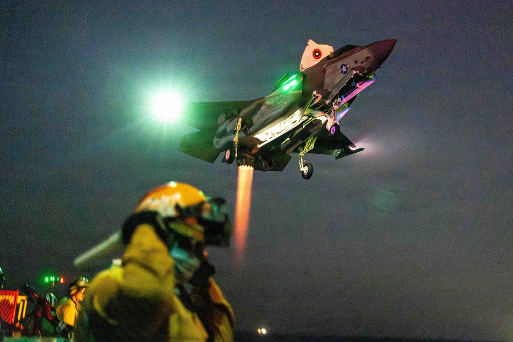 11th MEU Marines, Sailors Conduct Flight Operations Aboard USS Boxer