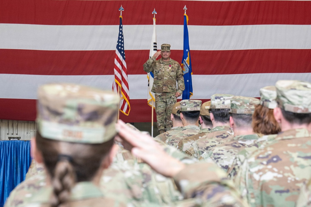8th MXG holds change of command ceremony