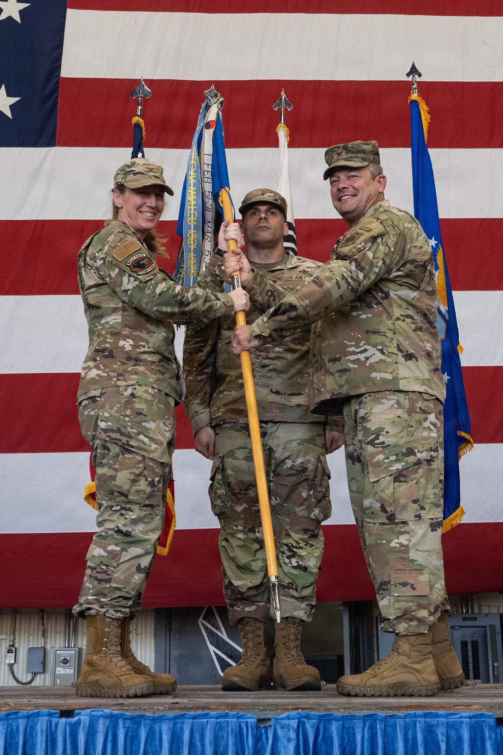 8th MXG holds change of command ceremony