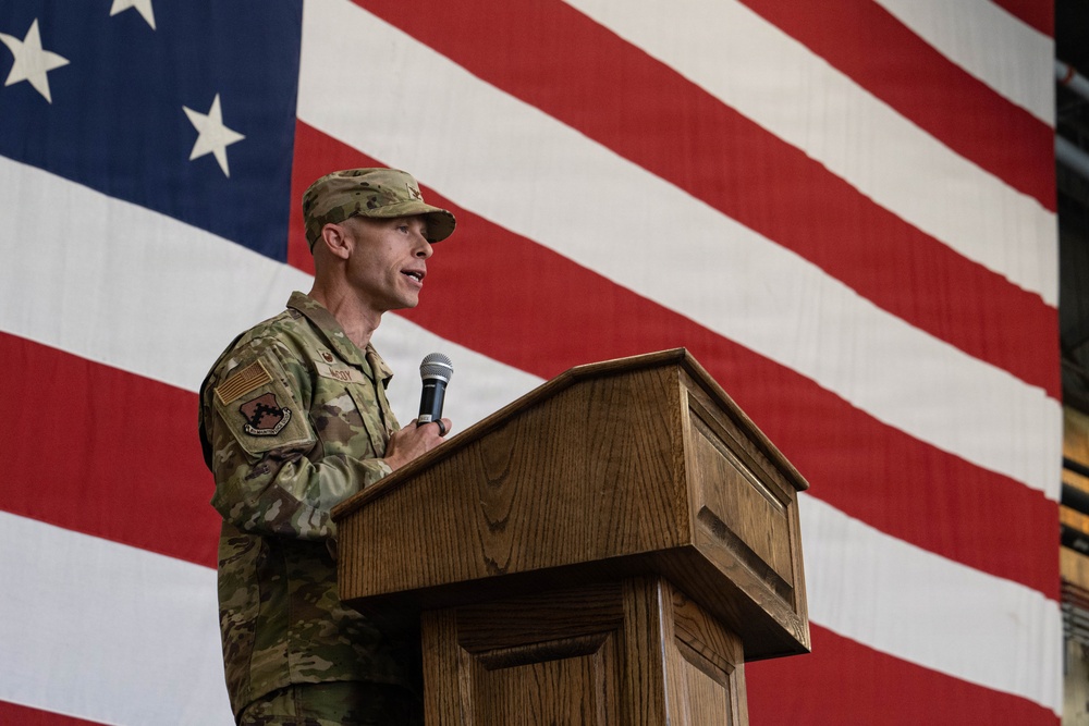 8th MXG holds change of command ceremony