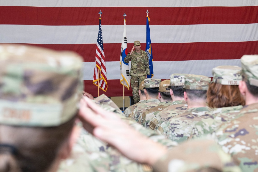 8th MXG holds change of command ceremony