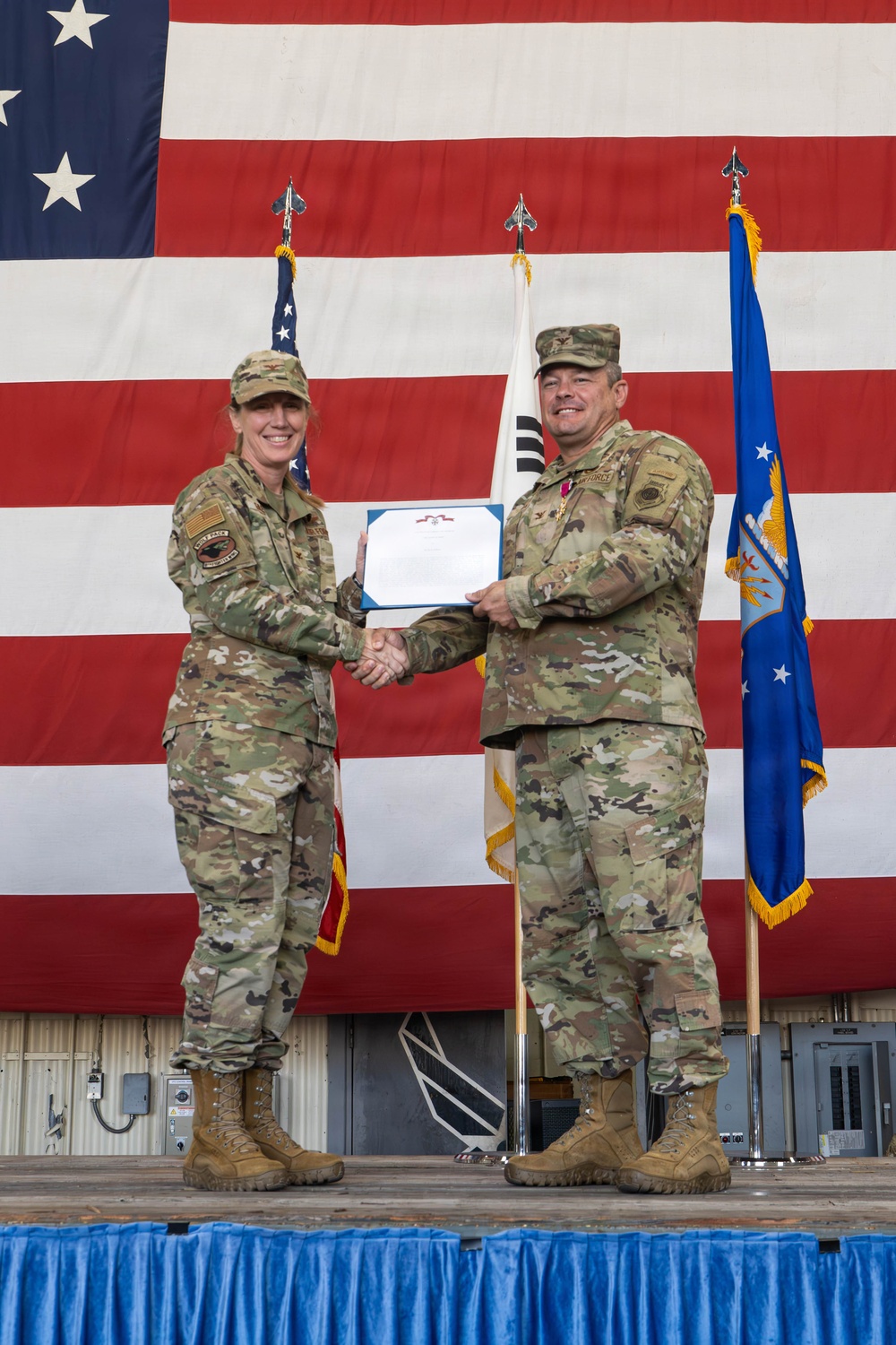 8th MXG holds change of command ceremony