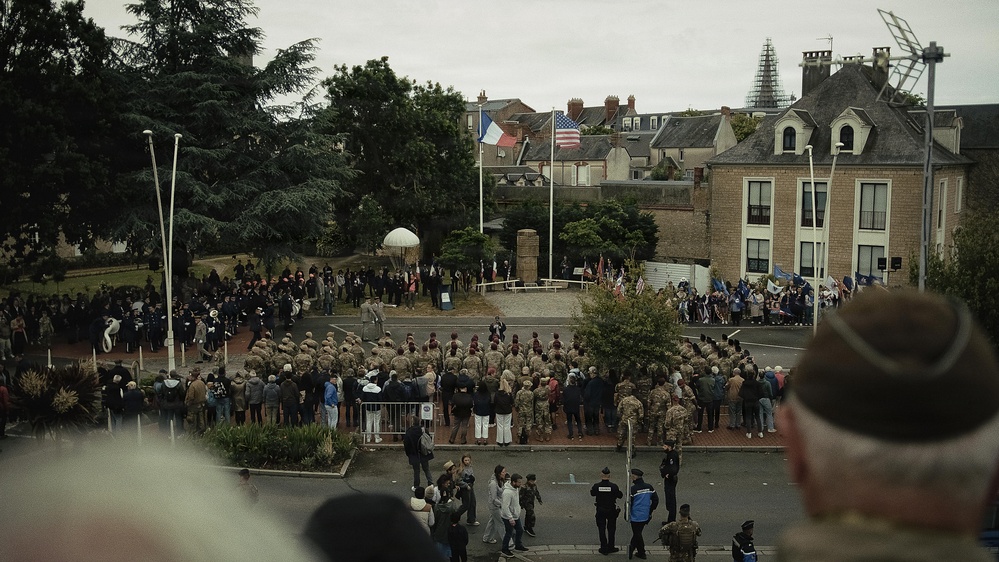 Paratroopers and Rangers commemorate Signal Monument in Sainte-Mère-Église
