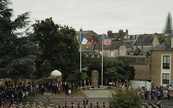 Paratroopers and Rangers commemorate Signal Monument in Sainte-Mère-Église