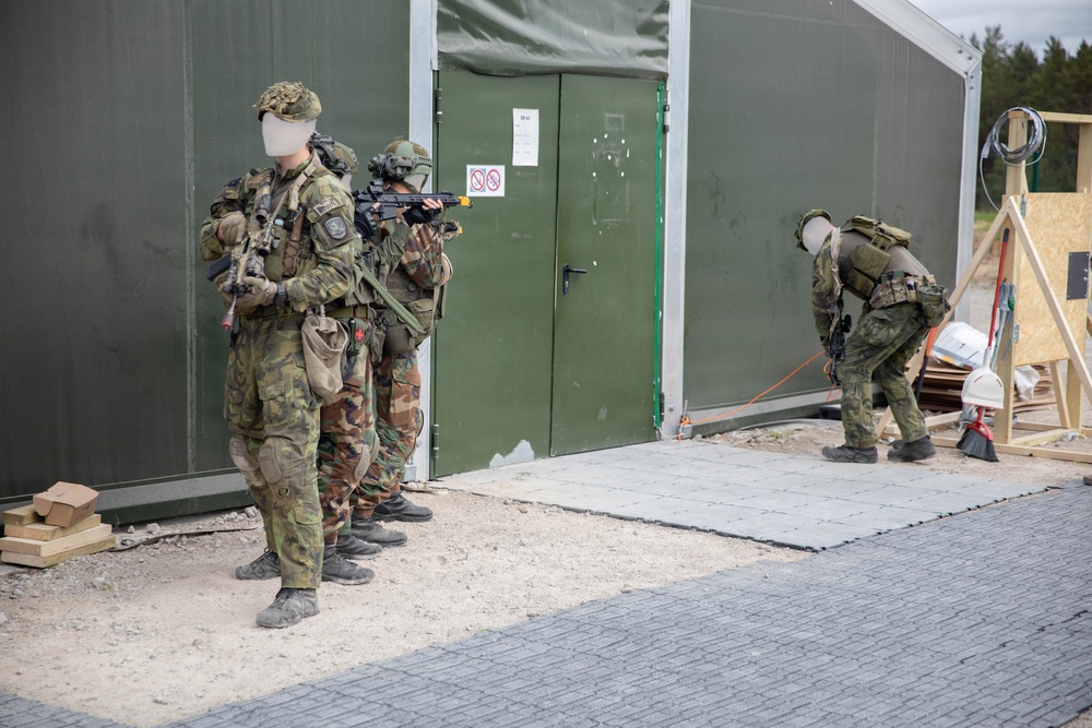 1-12 CAV Soldiers train new Lithuanian Riflemen's Union commandos