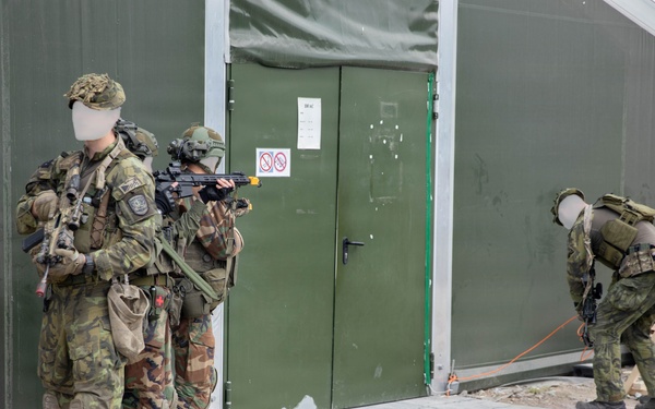 1-12 CAV Soldiers train new Lithuanian Riflemen's Union commandos