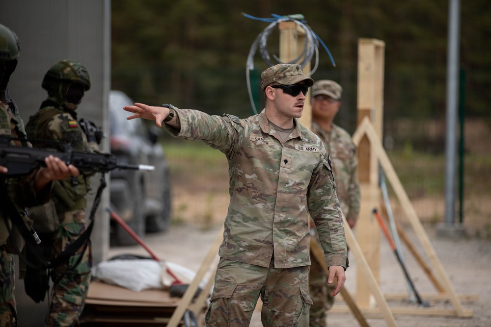 1-12 CAV Soldiers train new Lithuanian Riflemen's Union commandos