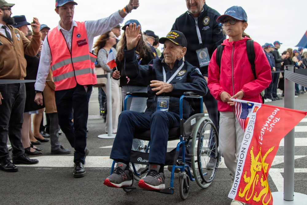WWII veterans honored upon arrival to D-Day 82 commemoration in France
