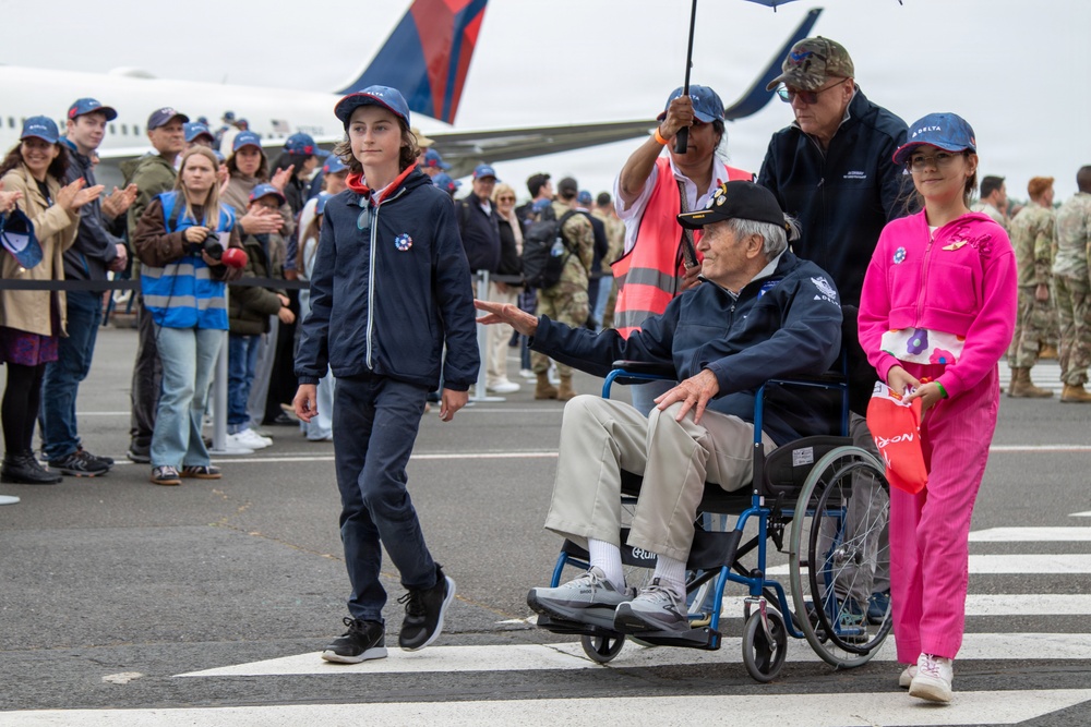 WWII veterans honored upon arrival to D-Day 82 commemoration in France