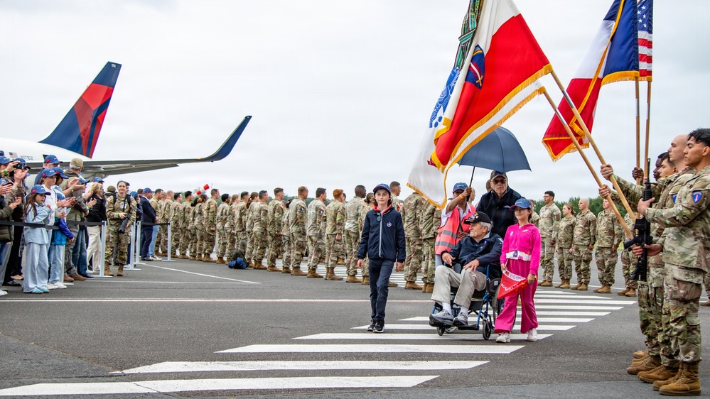WWII veterans honored upon arrival to D-Day 82 commemoration in France