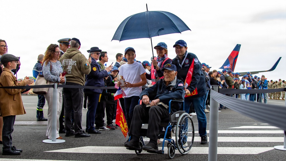 WWII veterans honored upon arrival to D-Day 82 commemoration in France