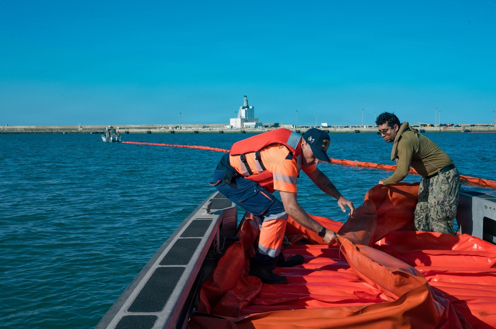 Spanish Armada and U.S. Navy personnel participate in a bilateral oil spill response exercise