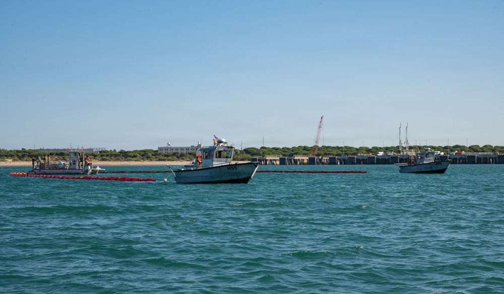 Spanish Armada and U.S. Navy personnel participate in a bilateral oil spill response exercise