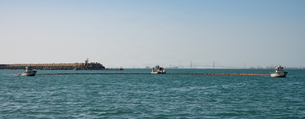 Spanish Armada and U.S. Navy personnel participate in a bilateral oil spill response exercise