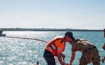 Spanish Armada and U.S. Navy personnel participate in a bilateral oil spill response exercise