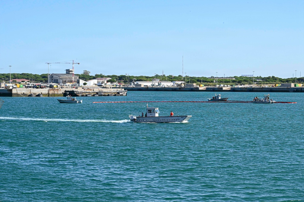 Spanish Armada and U.S. Navy personnel participate in a bilateral oil spill response exercise