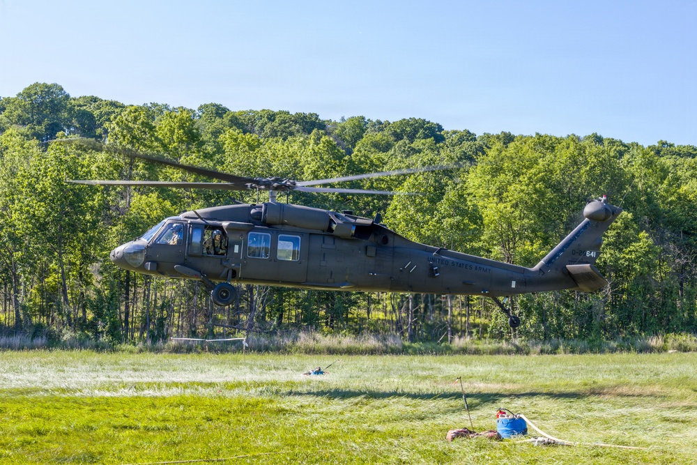 2-104th GSAB conducts air insertion training at Fort Indiantown Gap