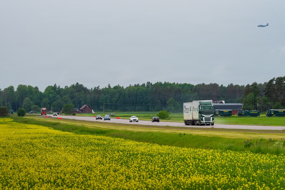 37th Airlift Squadron, 86th Operations Support Squadron execute historic highway landing in Sweden