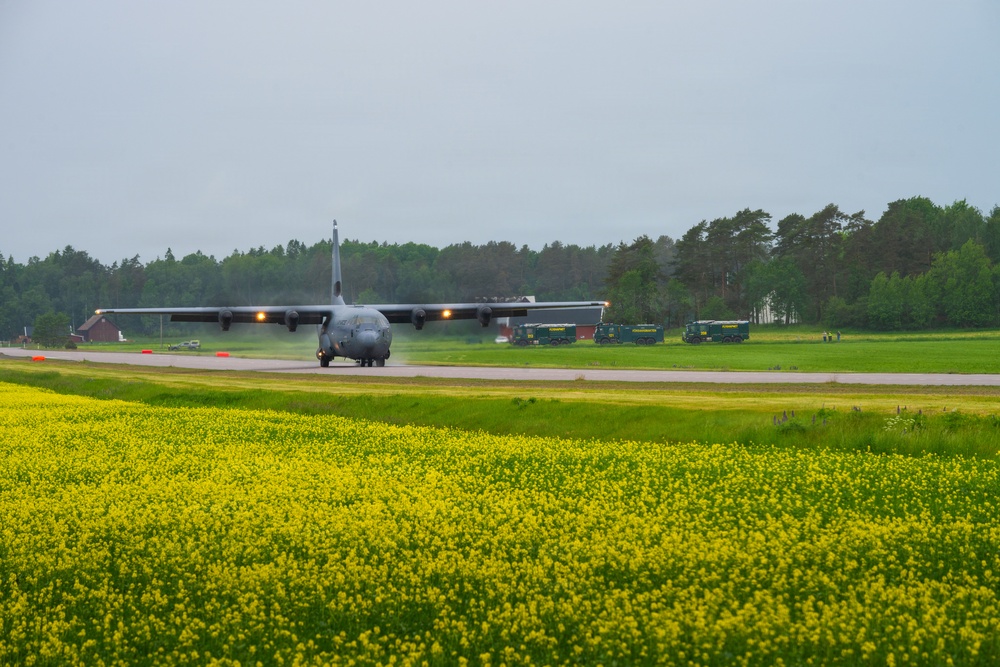 37th Airlift Squadron, 86th Operations Support Squadron execute historic highway landing in Sweden