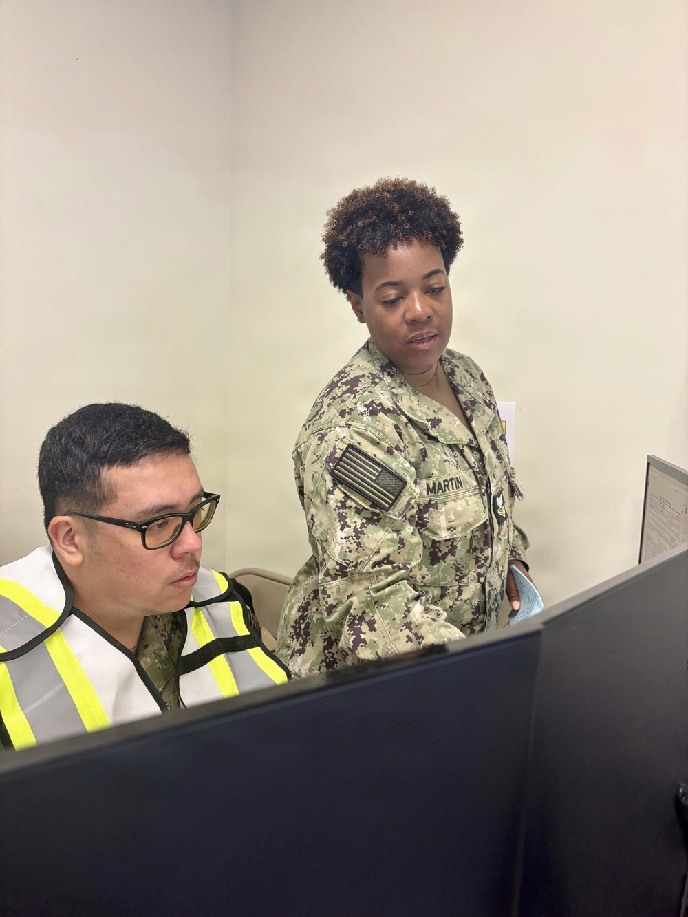 Spanish Armada and U.S. Navy personnel participate in a bilateral oil spill response exercise
