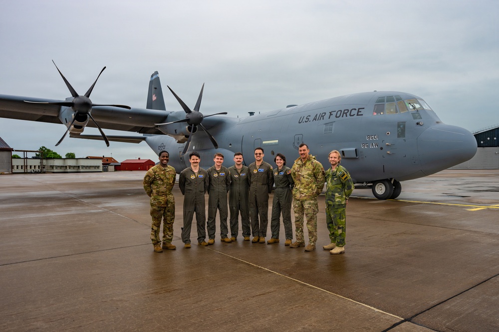 37th Airlift Squadron, 86th Operations Support Squadron execute historic highway landing in Sweden