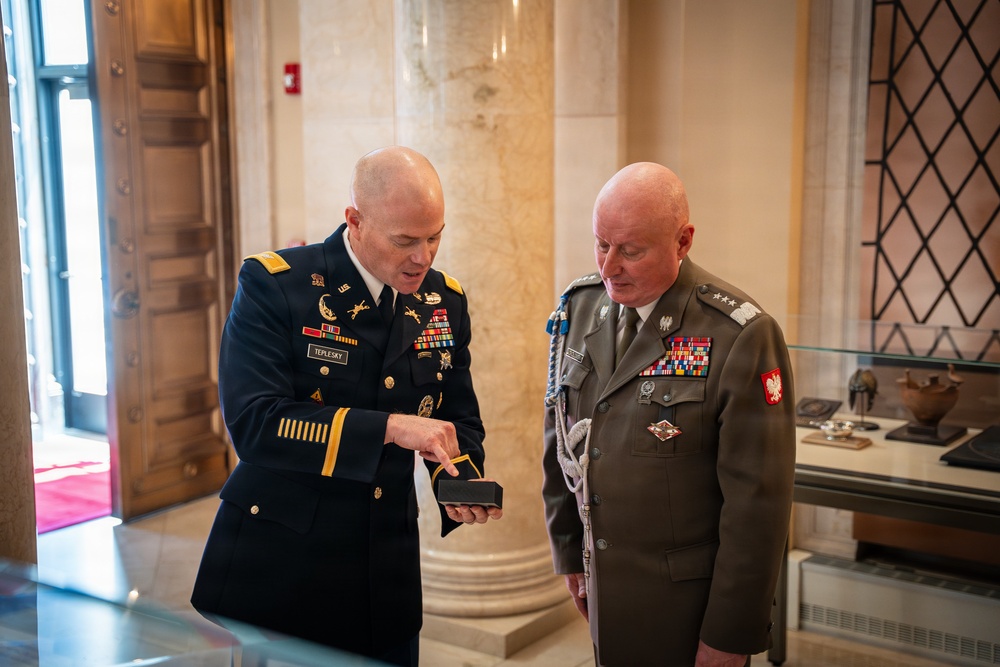General Commander of the Polish Armed Forces Lt. Gen. Marek Sokolowski Visits ANC