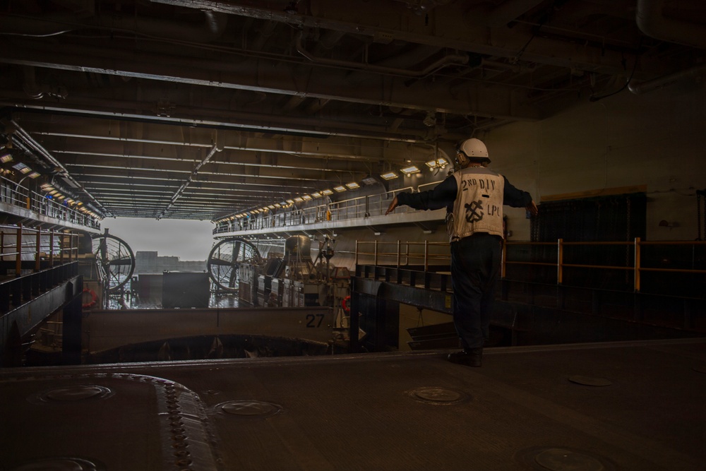 USS Makin Island LCAC Operations