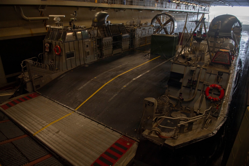 USS Makin Island LCAC Operations